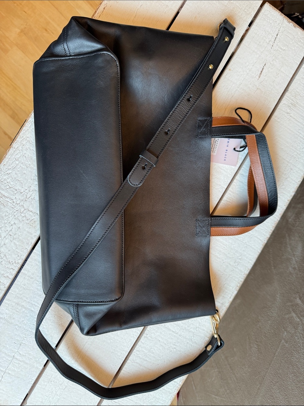 Magnolia Carmin Black Essential Black Crossbody Tota - Picture 5 of 6